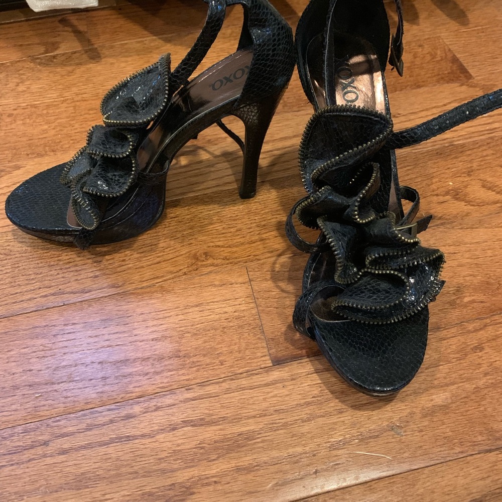 Black sandal